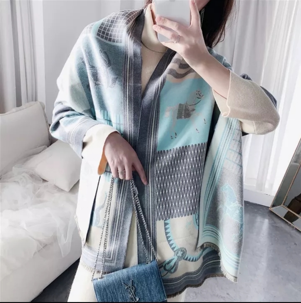 ⭐HP⭐Elegant Cashmere Shawl ⭐ - Picture 5 of 6